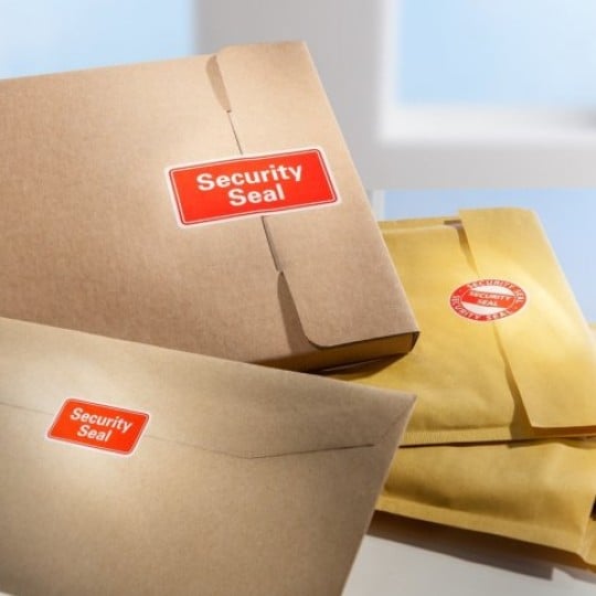 Averys förseglingsetiketter – skyddar dina paket och dokument med VOID-säkerhetstext