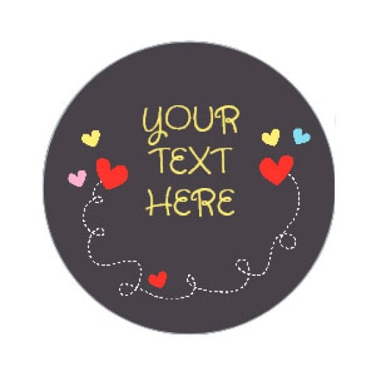En charmig rund design med mörk bakgrund, gul text och små färgglada hjärtan. I mitten står det "Your text here".