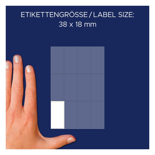 Storleksjämförelse med hand, artikel: 3077, ett ark allroundetiketter, format: 38 x 18 mm, färg: vit.