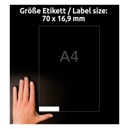 Storleksjämförelse med hand, artikel: 3420, ett ark universal-etiketter, format: 70 x 16,9 mm, färg: vit.