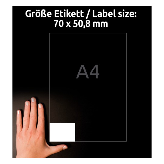 Storleksjämförelse med hand, artikel: 3669, ett ark universaletiketter, format: 70 x 50,8 mm, färg: vit?