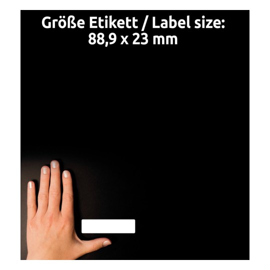 Storleksjämförelse med hand, artikel: 5101, ett ark datoretiketter, format: 88,9 x 23 mm, färg: vit?