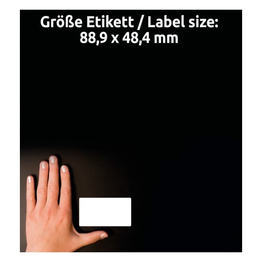 Storleksjämförelse med handen, artikel: 5103, ett ark datoretiketter, format: 88,9 x 48,4 mm, färg: Vit?