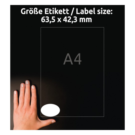 Storleksjämförelse med hand, artikel: 6242-10, ett ark ovala etiketter, format: 63,5 x 42,3 mm, färg: vit.