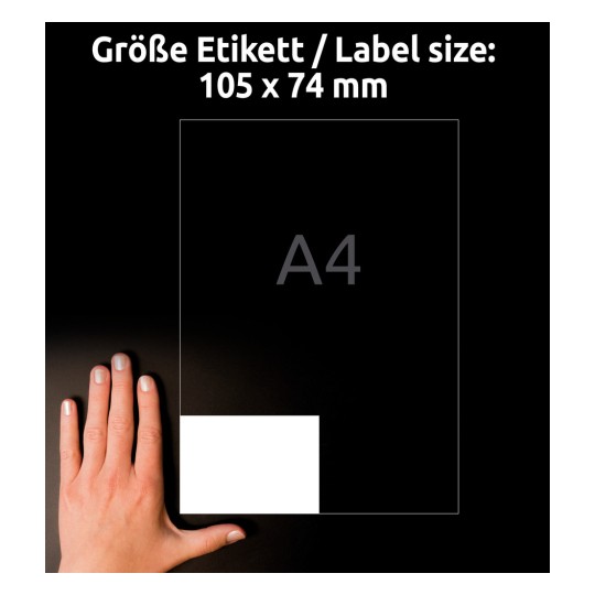 Storleksjämförelse med hand, artikel: B3427-50, ett ark ultraresistenta folietiketter, format: 105 x 74 mm, färg: vit?