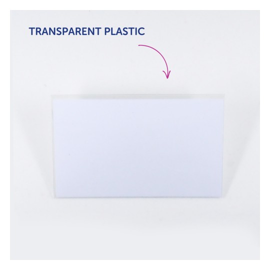 Bilden visar en bit transparent plast med en etikett som säger 'TRANSPARENT PLAST' ovanför, vilket anger dess material.