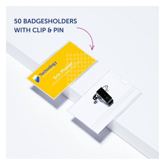 Bilden visar en uppsättning av brickhållare med klämma och nål, med en gul bricka märkt 'Eric Platier' och varumärket 'Technology.' Den framhäver ett paket med 50 brickhållare.