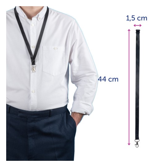Bilden visar en person som bär en vit skjorta och en svart nyckelband, som har dimensionerna markerade till 44 cm i längd och 1,5 cm i bredd, vilket antyder att den används för att hålla ID-kort eller märken.