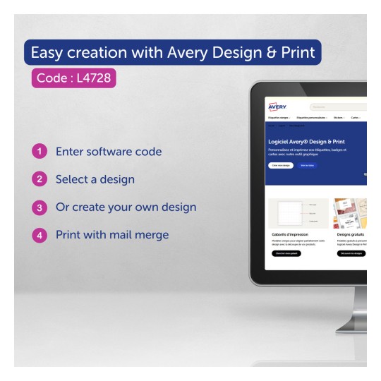 Bilden visar en datorskärm med Avery Design & Print-webbplatsen. Den framhäver en kod för enkel etikettframställning och visar steg för att använda programvaran. Stegen inkluderar att ange en kod, välja en design, skapa en design och skriva ut med koppla dokument.