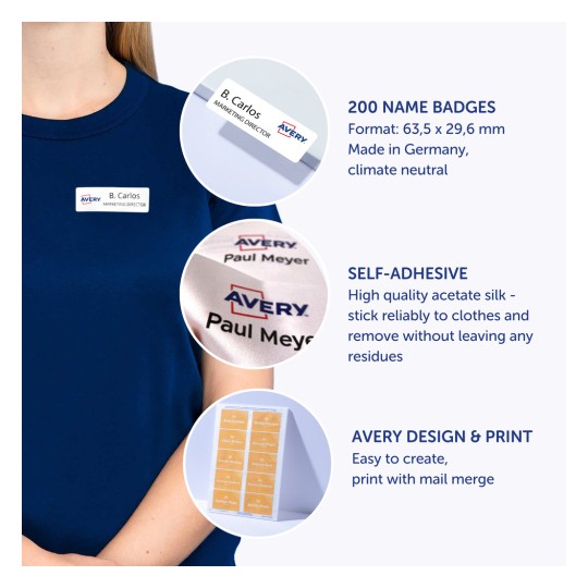 Bilden visar namnskyltar från Avery, med detaljer om produkten, inklusive kvantitet, dimensioner, material och självhäftande egenskaper, tillsammans med ett exempel på en namnskylt som bärs av en person.