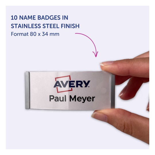 Bilden visar 10 namnskyltar med en yta av rostfritt stål, som visar logotypen "Avery" och namnet "Paul Meyer". Skyltarna visas i en persons hand.