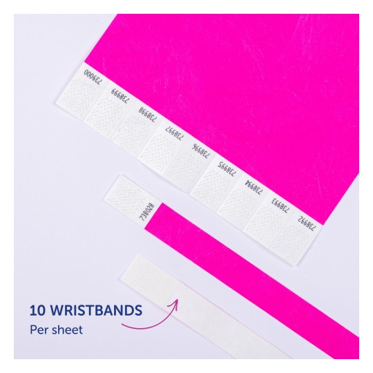 Bilden visar ett ark med starkt rosa armband, där ett armband är delvis lossat. Arket har etiketter för individuella armband och anger att det finns 10 armband per ark.