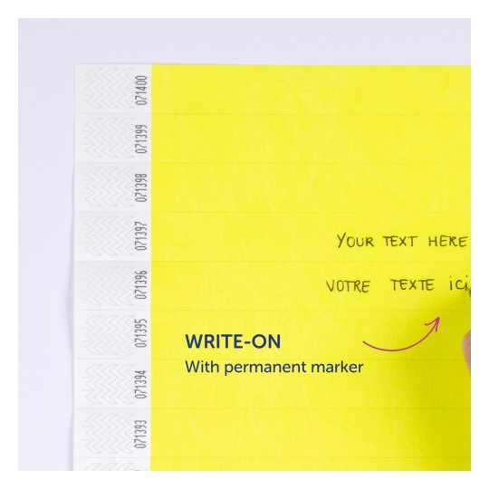 Bilden visar en ljusgul sida med instruktioner att skriva på den med en permanent marker. Det finns utrymmen för text, inklusive 'Your text here' på engelska och 'Votre texte ici' på franska.