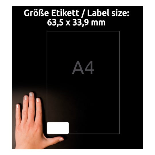 Storleksjämförelse med hand, Artikel: L4773-20, ett ark väderbeständiga folietiketter, format: 63,5 x 33,9 mm, färg: Vit.