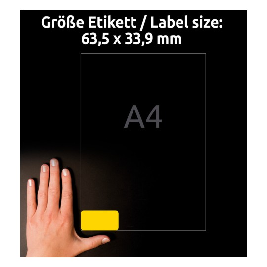 Storleksjämförelse med hand, artikel: L6035-20, ett ark färgade etiketter, avtagbara, format: 63,5 x 33,9 mm, färg: gul.