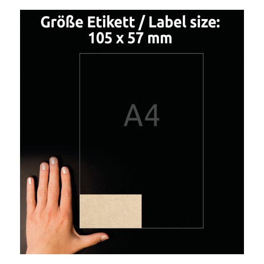 Storleksjämförelse med hand, artikel: L7108-25, ett ark naturljusbruna etiketter, format: 105 x 57 mm, färg: naturljusbrun?