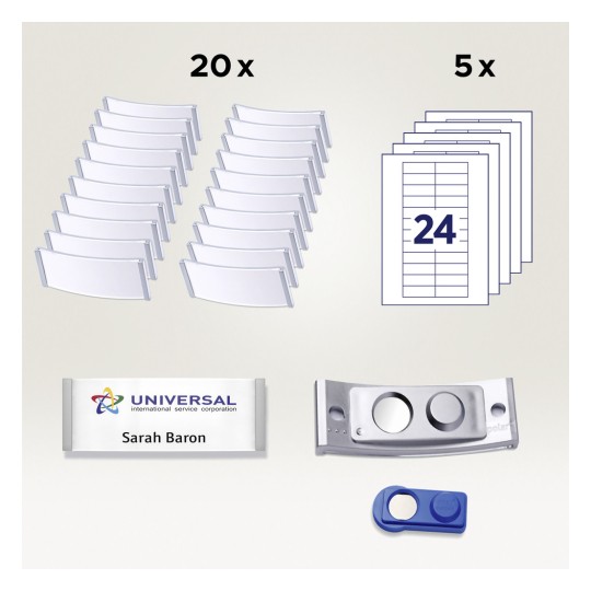 Bilden innehåller 20 tydliga namnskydd, 5 ark med etiketter med numret '24' på, och en namnbricka med namnet 'Sarah Baron' och logotypen för 'UNIVERSAL international service corporation'. Dessutom finns det en jojo och en hållare för en namnbricka.