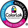 Bilden visar ColorLok Technology-logotypen, som framhäver funktioner som snabbare torkning, djupare svarta färger och livfulla färger. Logotypen är cirkulär med distinkta sektioner för varje funktion och inkluderar en hänglås symbol.