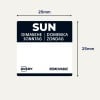 En rektangulär etikett med 'SUN' högst upp, flerspråkiga veckodagar listade: Dimanche, Sonntag, Domenica, Zondag, och märkt som avtagbar. Storleksmått är 25mm.