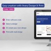 Bilden visar en datorskärm som visar Avery Design & Print-mjukvaran, med instruktioner för enkel skapelse. Den listar stegen: ange mjukvarukod, välj en design, skapa din egen design och skriv ut med sammanfogning av e-post.