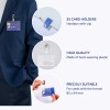 Bilden visar en professionell person som visar upp en korthållare på en blazer, och framhäver egenskaper som 25 korthållare i en hård box, material av hög kvalitet, och lämplighet för specifika kortdimensioner.