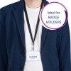 Bilden visar en person som bär en mörk blazer över en vit t-shirt och visar en namnbricka på ett band. Brickan har namnet 'Melvin Dopper' och beteckningen 'Designer'. Det finns också en grafik som säger 'Ideal for BADGE HOLDERS'.