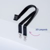 Bilden visar två svarta nyckelband med metallclips fästa i varje ände. De ligger på en vit yta, med en etikett som anger '10 Lanyards.'