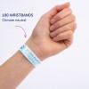 Bilden visar en persons hand med ett armband där det står '100 WRISTBANDS Klimatneutral' med 'JULIEN PLATTER MARKETING' tryckt på det.