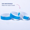 Bilden visar tre blå armband gjorda av Tyvek®, med text som anger en mängd av 500 armband och deras material.
