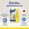 Bilden visar etiketter från Avery Zweckform som presenterar deras Office & Home Labels tillverkade av 100 % återvunnet papper. Den innehåller information om deras designprocess, TÜV-certifiering och tysk tillverkning.