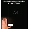 Storleksjämförelse med hand, artikel: L4737REV-25, ett ark universala etiketter, avtagbara, format: 63,5 x 29,6 mm, färg: vit.
