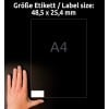 Storleksjämförelse med hand, artikel: LR3657-10, ett ark återvinningsbara universaletiketter, format: 48,5 x 25,4 mm, färg: naturvit?